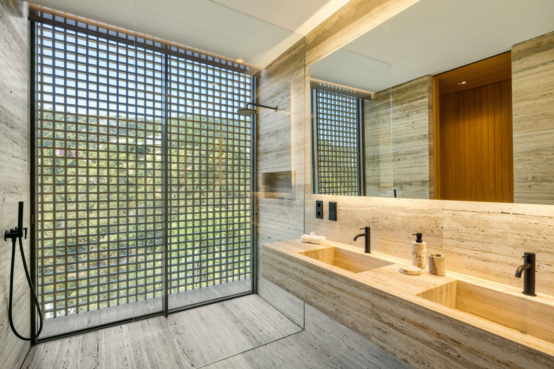 57d8e21e-dddf-46af-941b-3361dd44ed8d