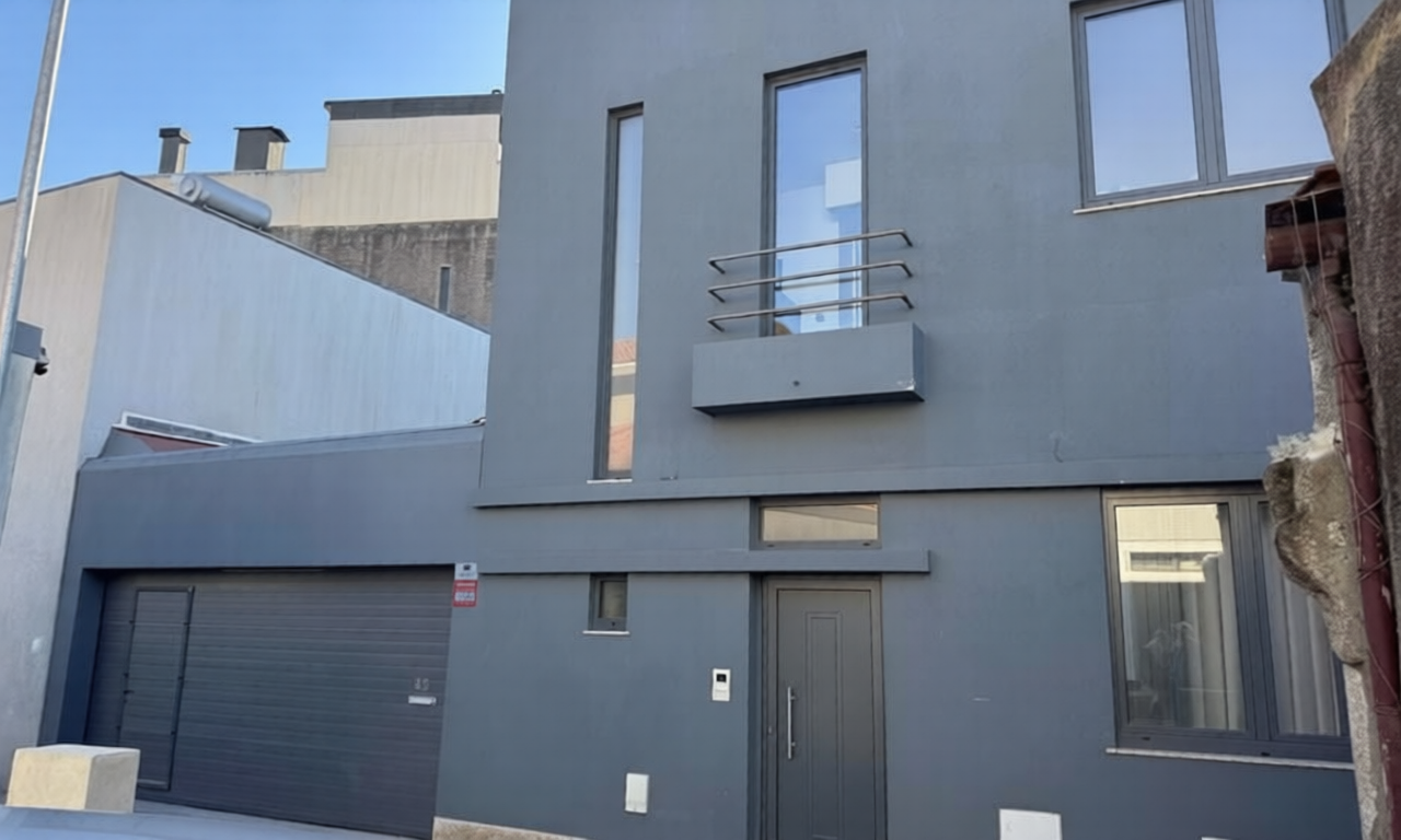 11 Modern House in Porto