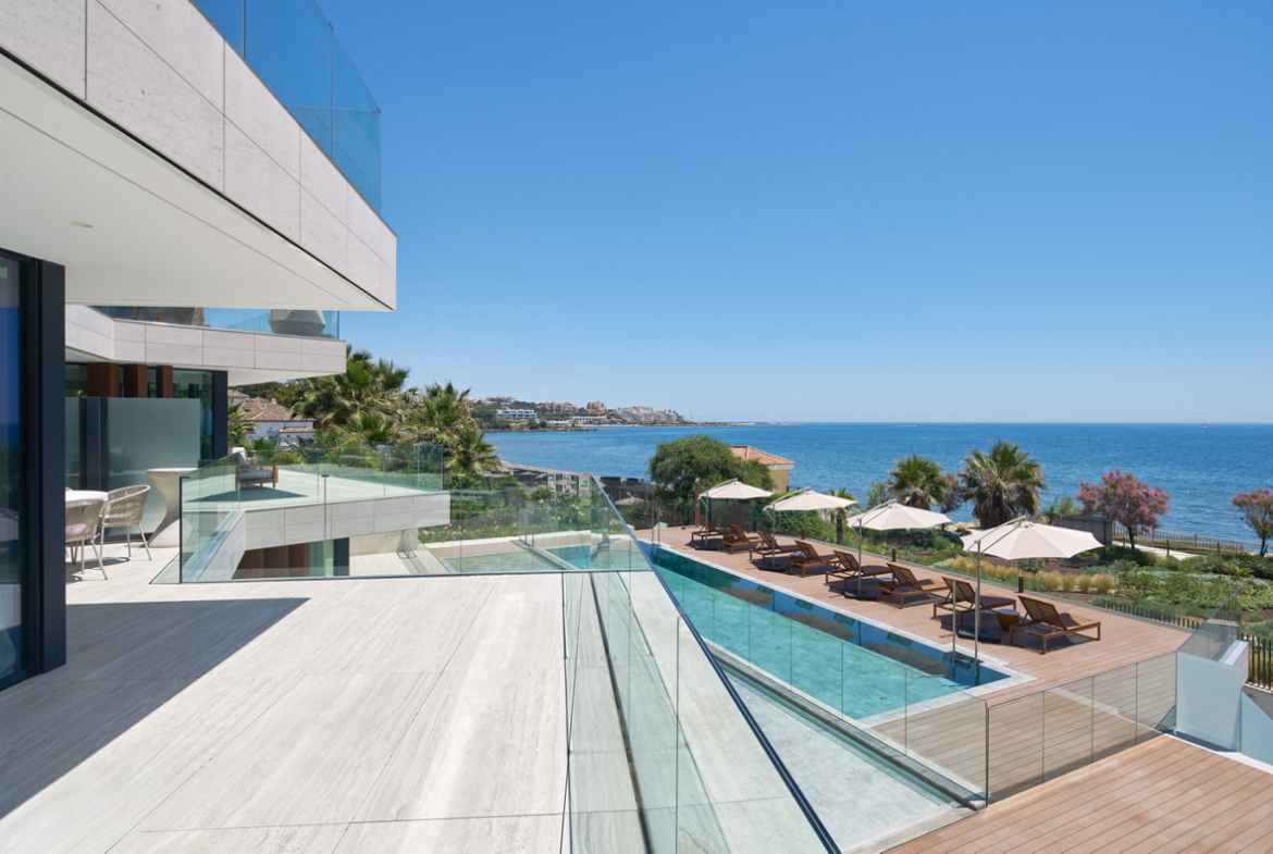 Middle Floor Apartment in Estepona