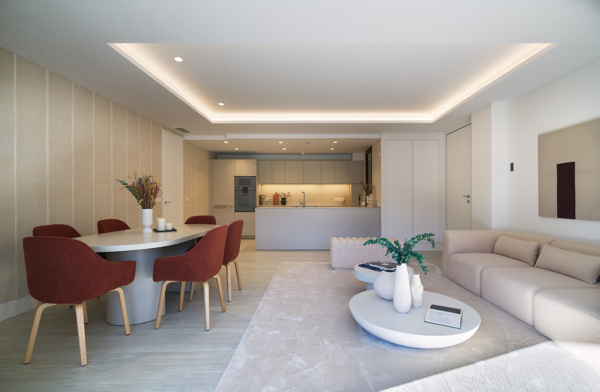 Middle Floor Apartment in Estepona
