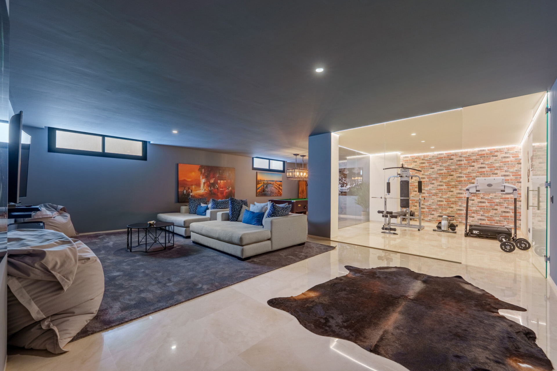 Contemporary Villa in Los Olivos, Nueva Andalucía