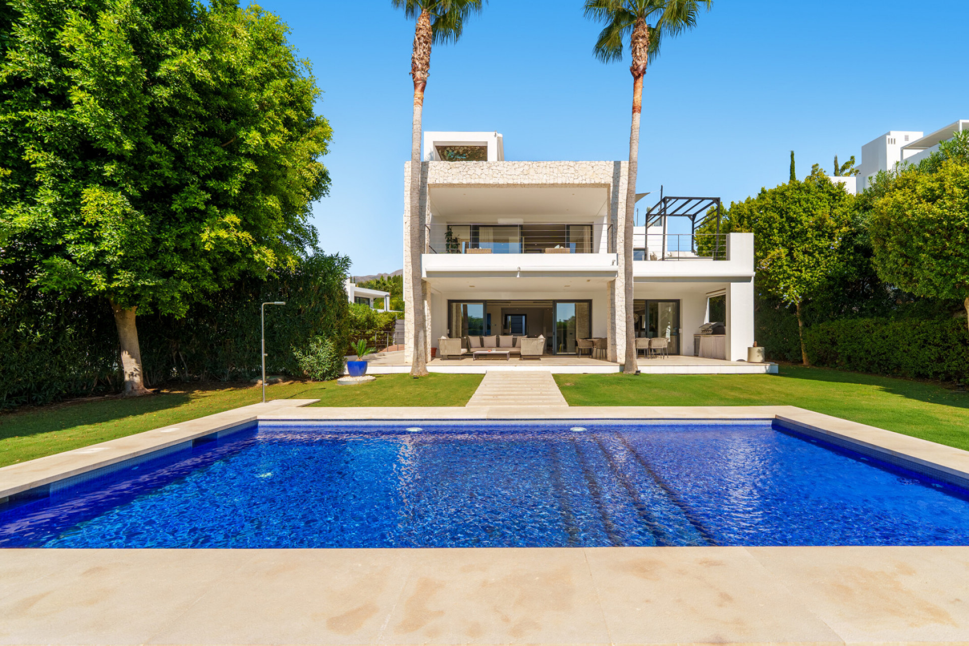 Contemporary Villa in Los Olivos, Nueva Andalucía
