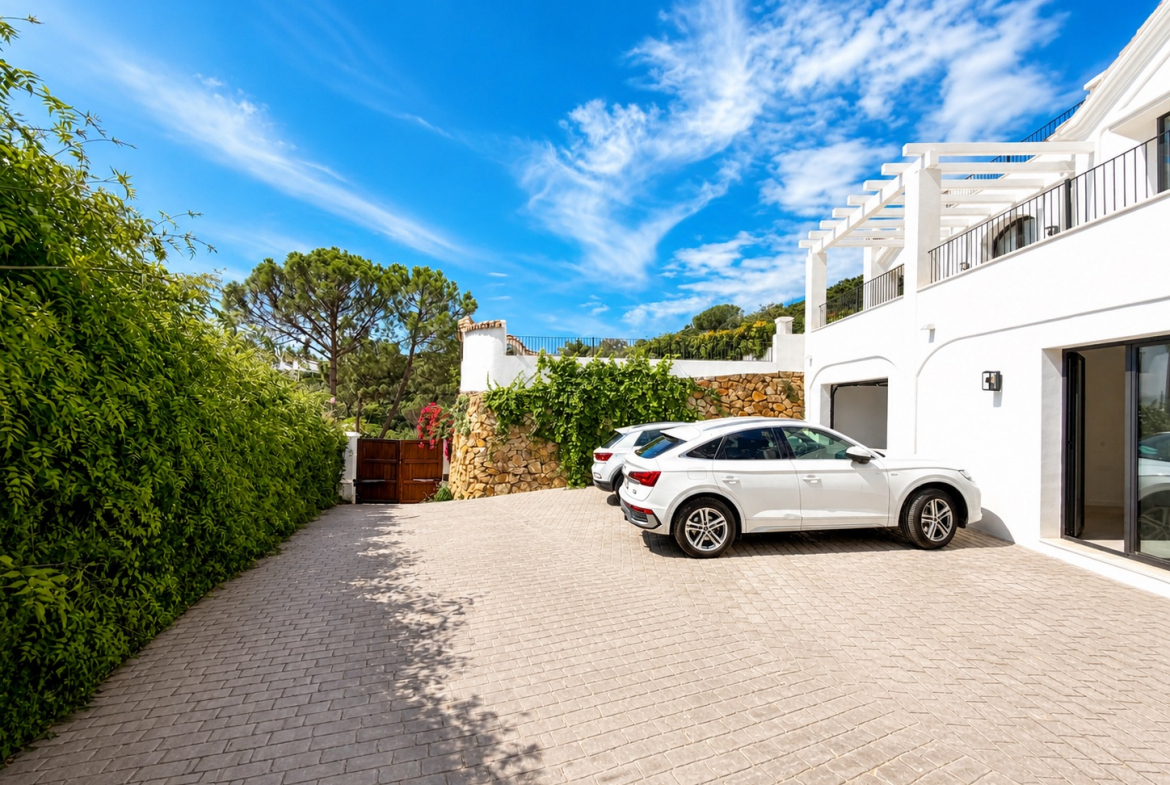 Refined Andalusian Villa in El Madroñal, Benahavís