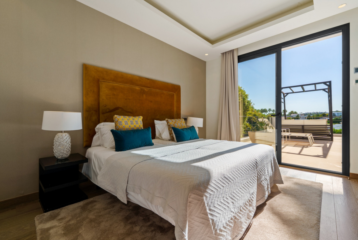 Contemporary Villa in Los Olivos, Nueva Andalucía