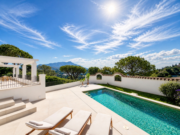 Refined Andalusian Villa in El Madroñal, Benahavís