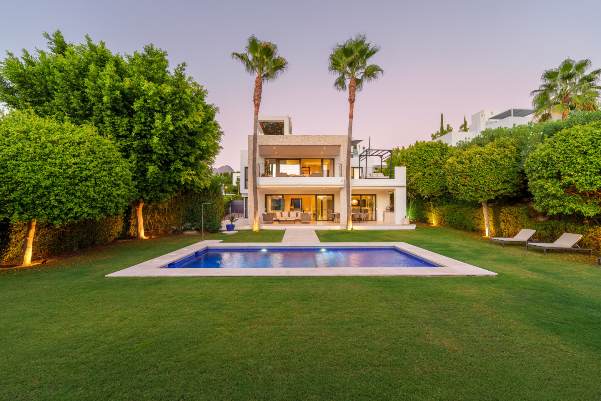 Contemporary Villa in Los Olivos, Nueva Andalucía