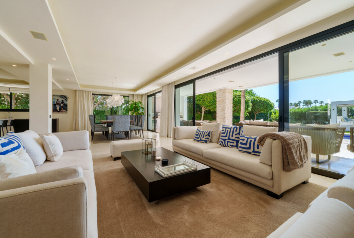 Contemporary Villa in Los Olivos, Nueva Andalucía