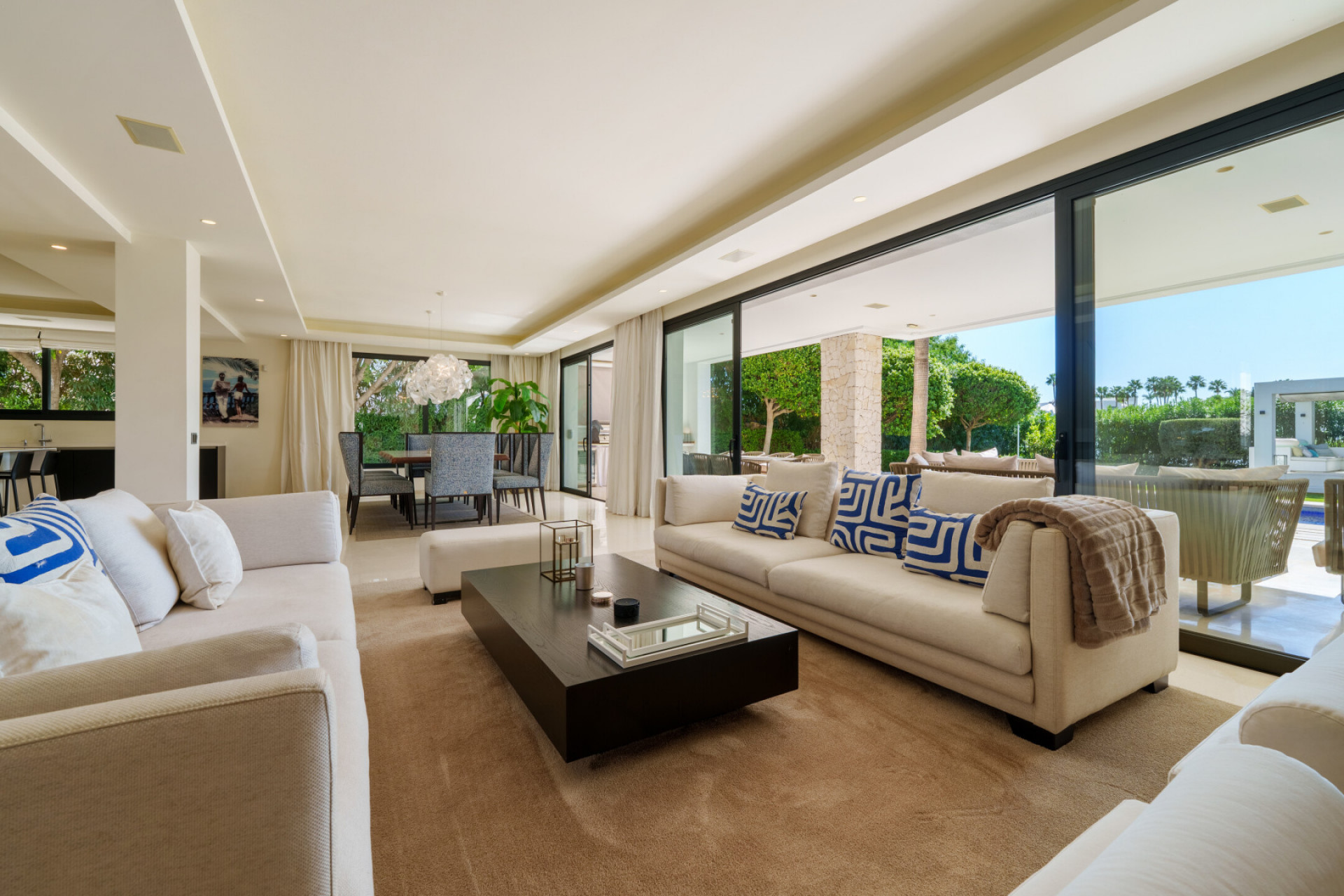 Contemporary Villa in Los Olivos, Nueva Andalucía