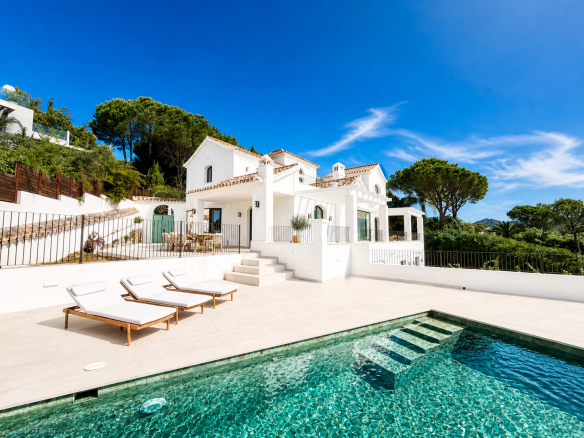 Refined Andalusian Villa in El Madroñal, Benahavís