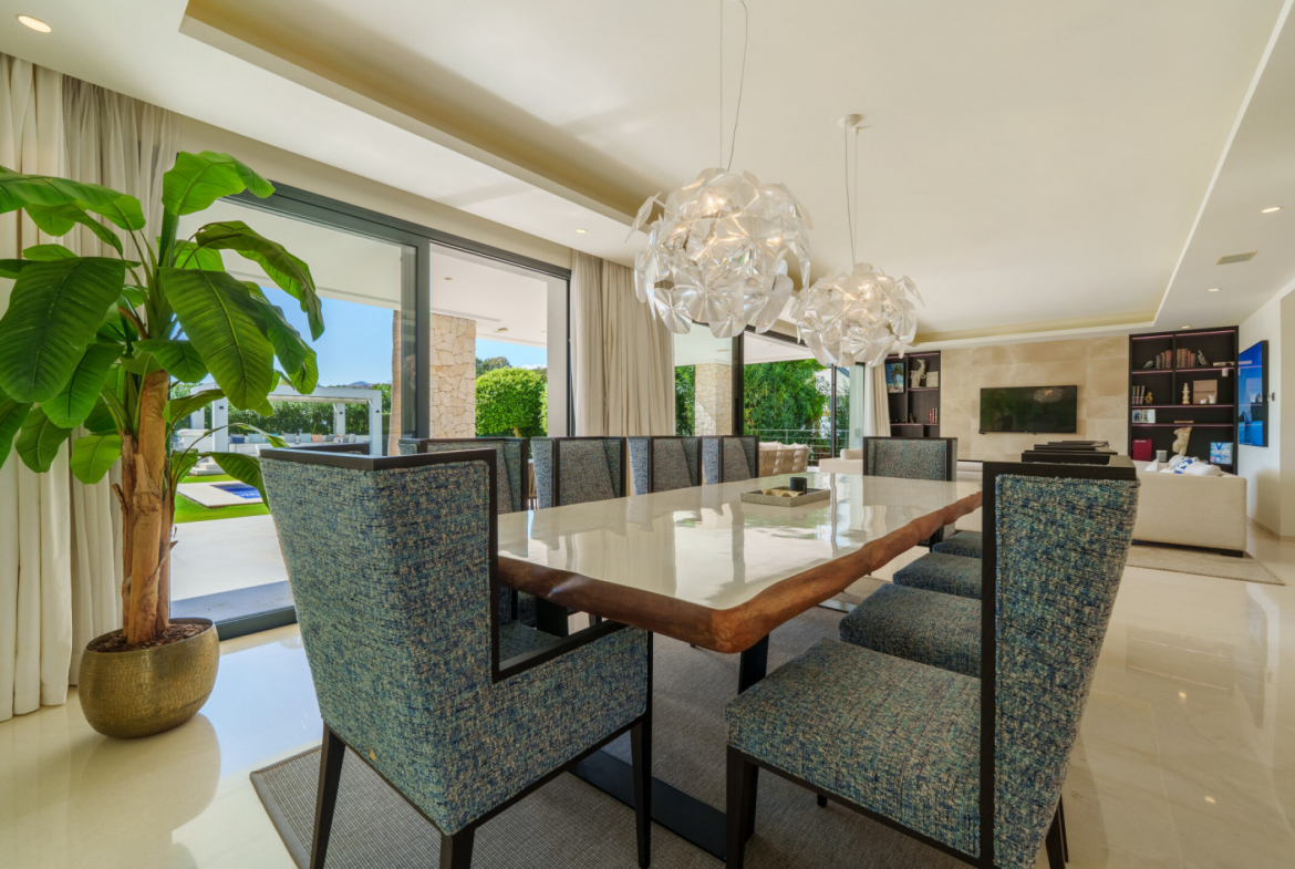 Contemporary Villa in Los Olivos, Nueva Andalucía