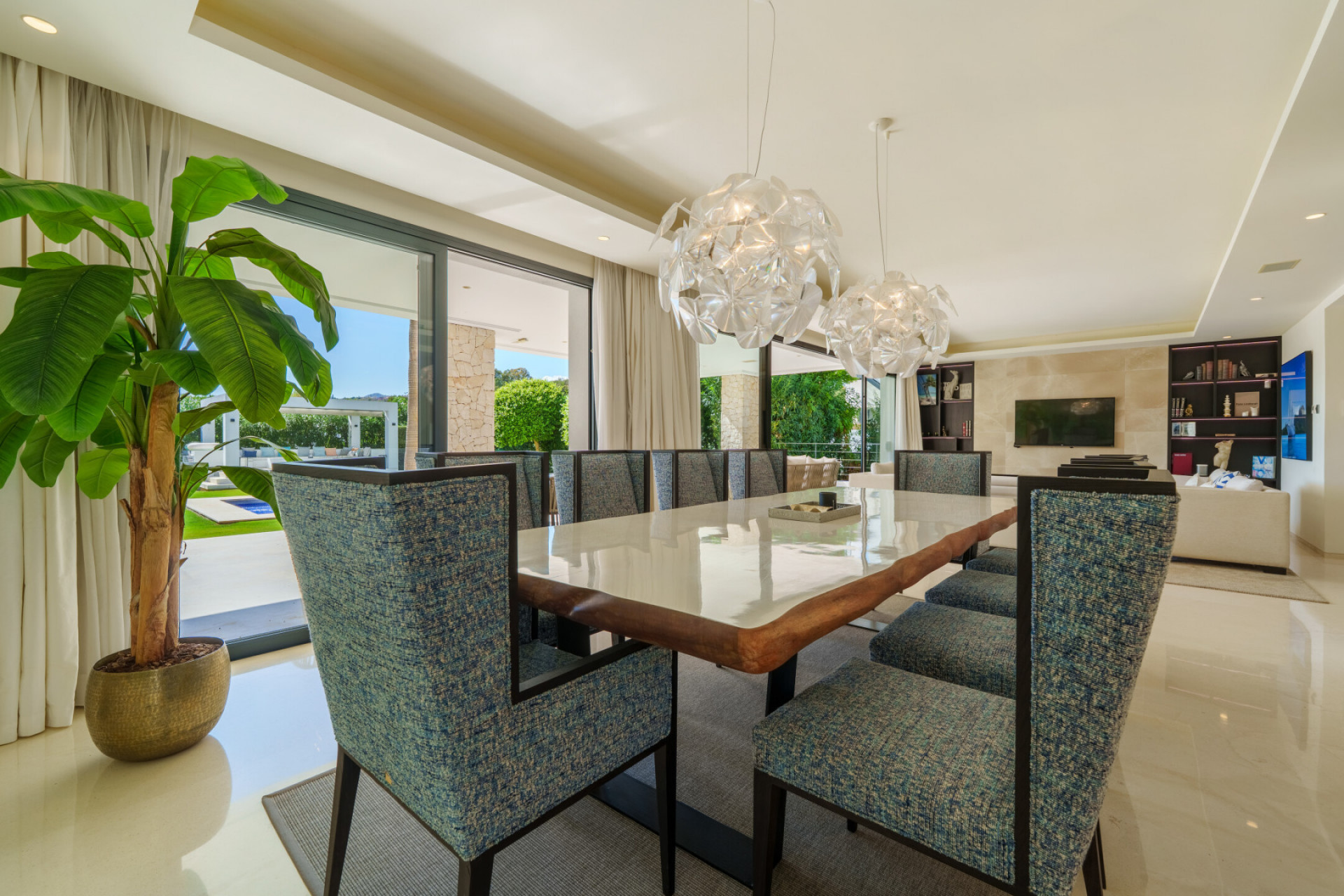Contemporary Villa in Los Olivos, Nueva Andalucía