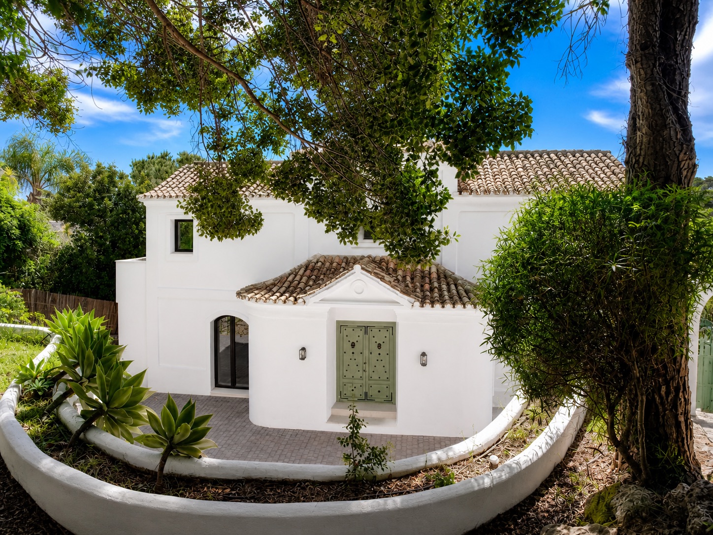 Refined Andalusian Villa in El Madroñal, Benahavís