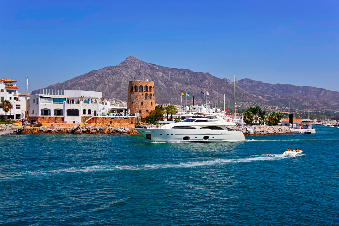 Puerto Marina<p class="area-subtitle">Entertainment and Mediterranean glamour</p>