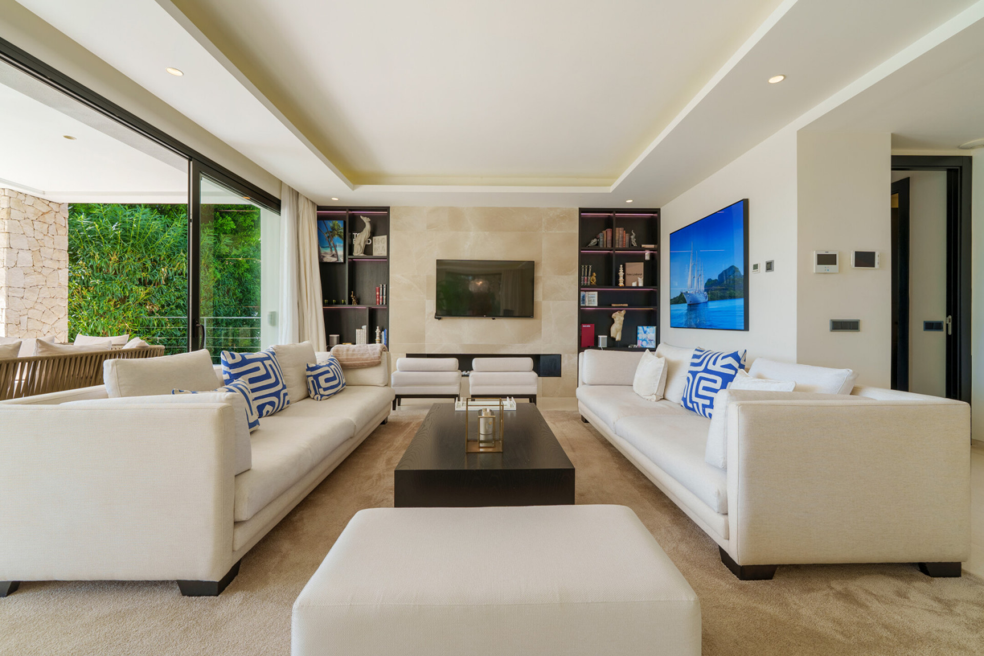 Contemporary Villa in Los Olivos, Nueva Andalucía