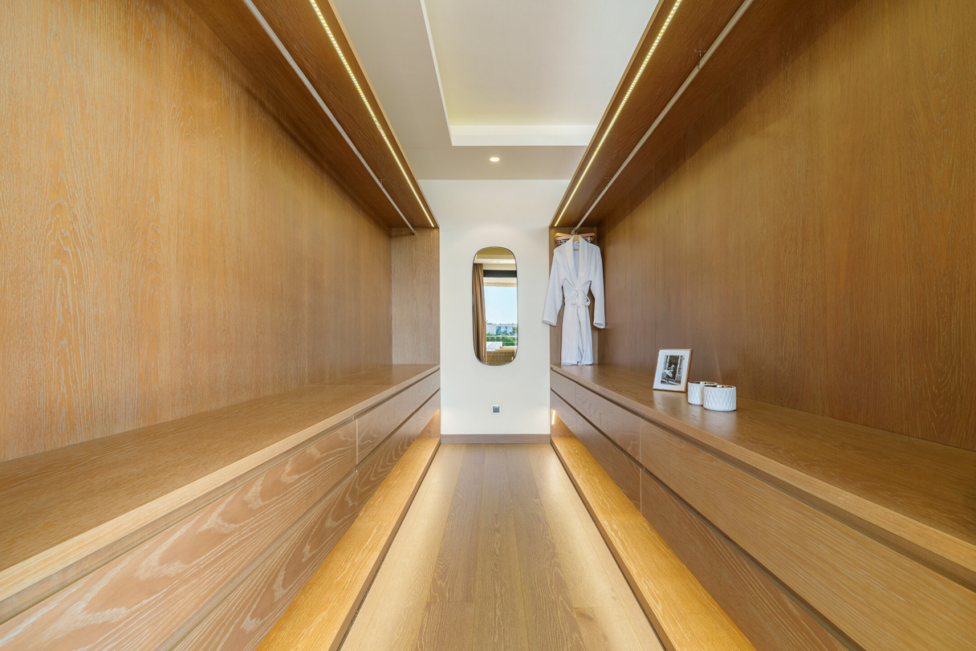 Contemporary Villa in Los Olivos, Nueva Andalucía