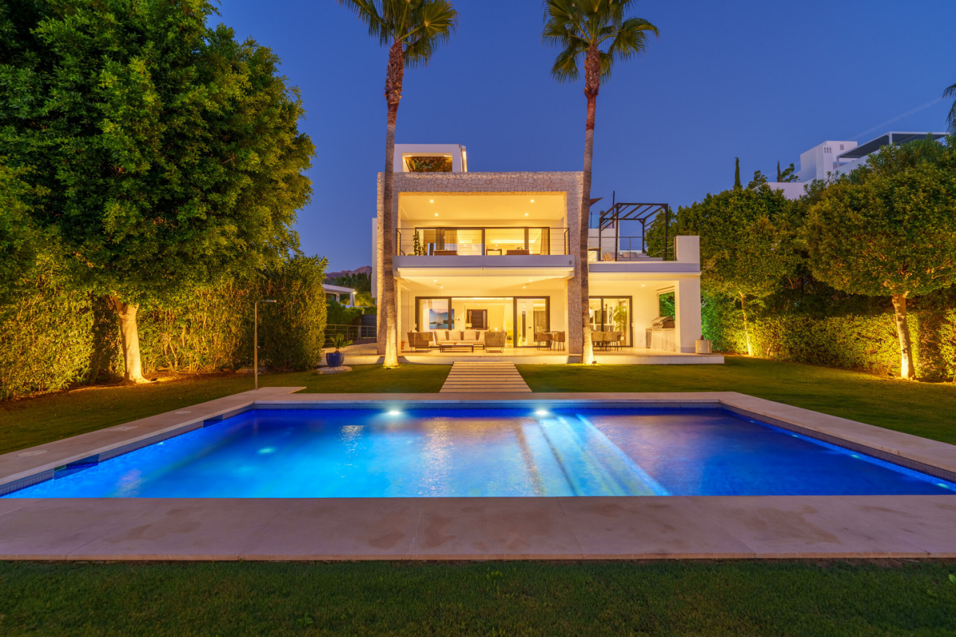 Contemporary Villa in Los Olivos, Nueva Andalucía