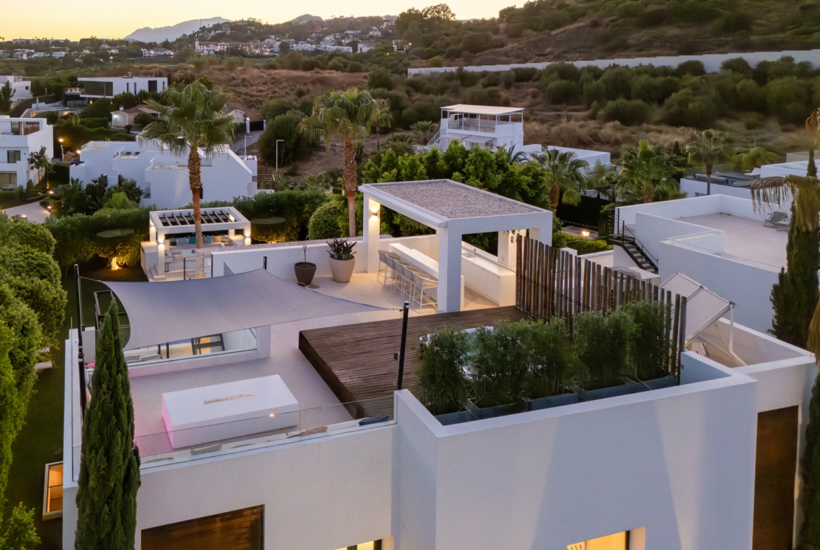 Contemporary Villa in Los Olivos, Nueva Andalucía