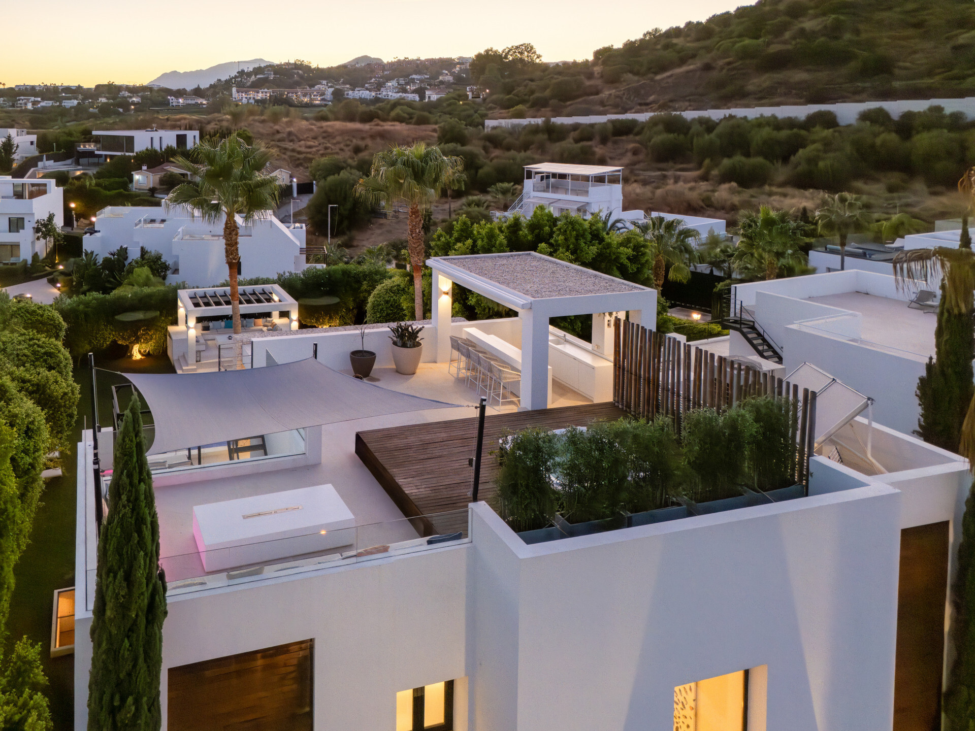 Contemporary Villa in Los Olivos, Nueva Andalucía