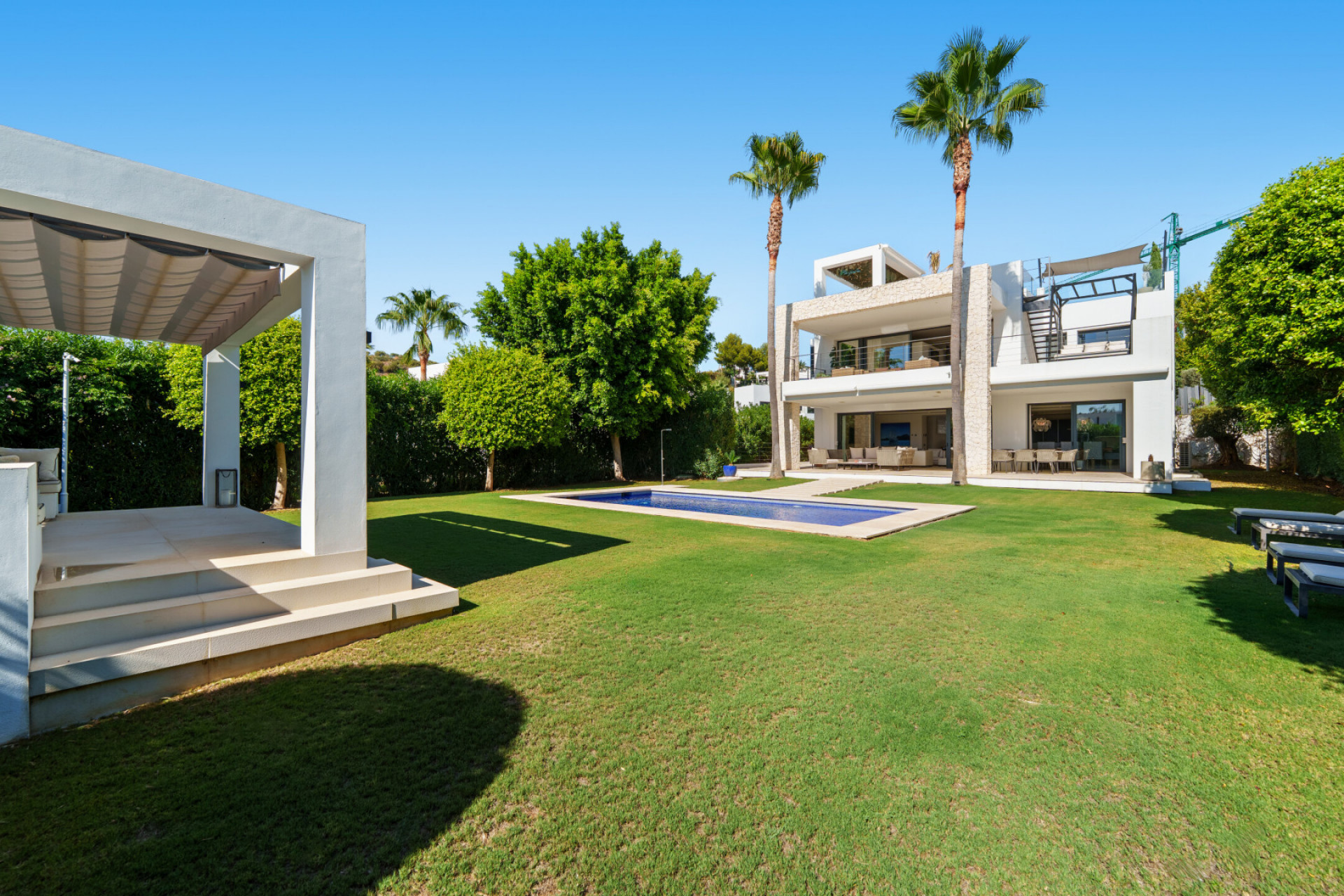 Contemporary Villa in Los Olivos, Nueva Andalucía