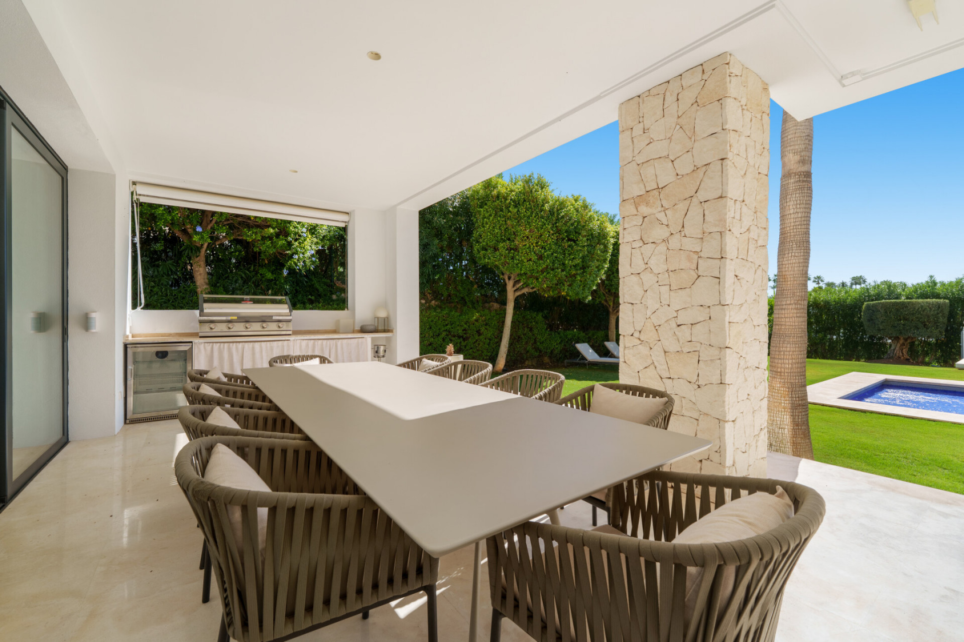 Contemporary Villa in Los Olivos, Nueva Andalucía