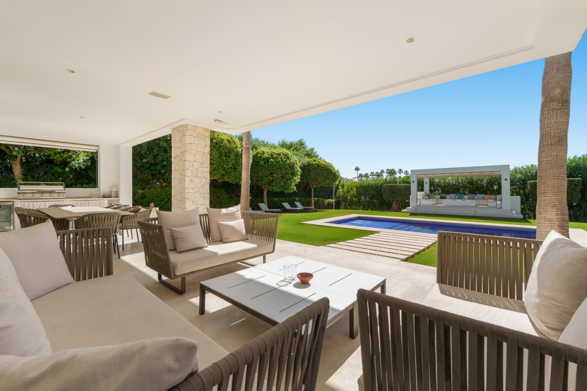 Contemporary Villa in Los Olivos, Nueva Andalucía