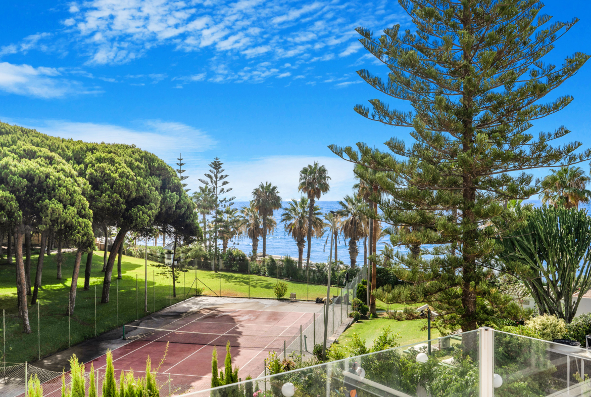 Frontline Beach Townhouse in Marbellamar, Marbella Golden Mile