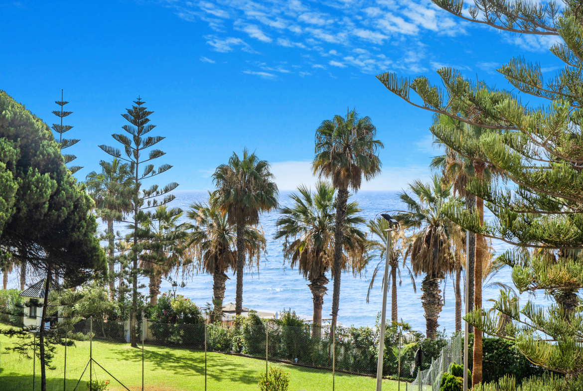 Frontline Beach Townhouse in Marbellamar, Marbella Golden Mile