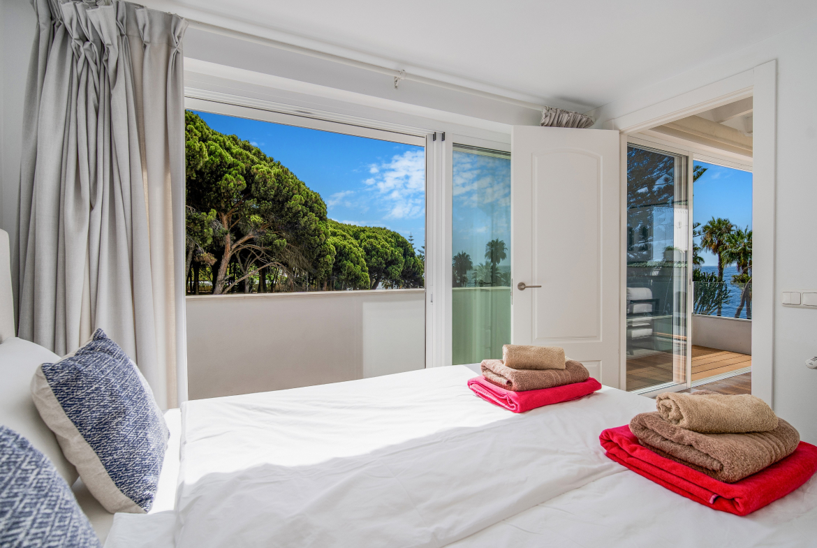 Frontline Beach Townhouse in Marbellamar, Marbella Golden Mile