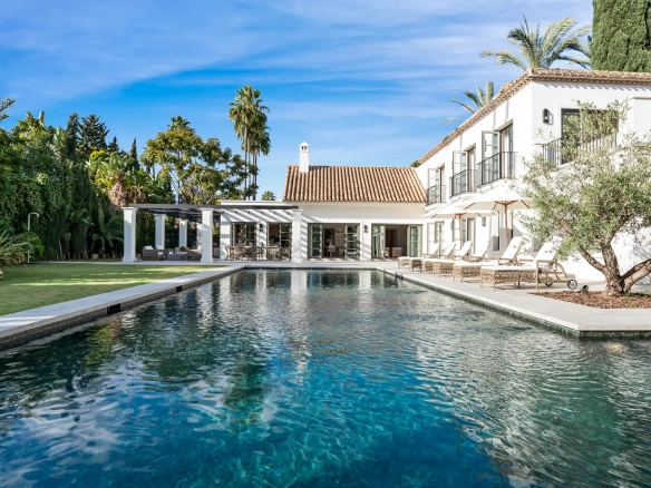 Contemporary golf valley residence in Nueva Andalucía Marbella