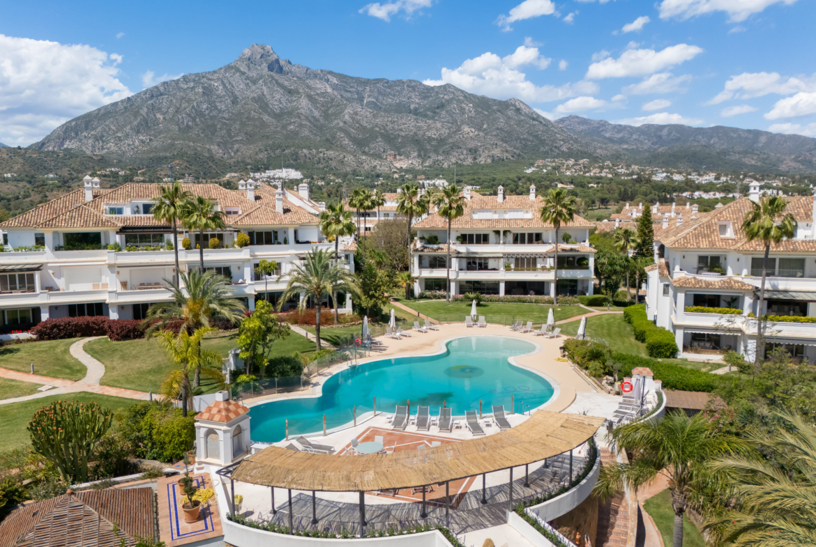 Elegant Apartment in Monte Paraíso, Marbella Golden Mile
