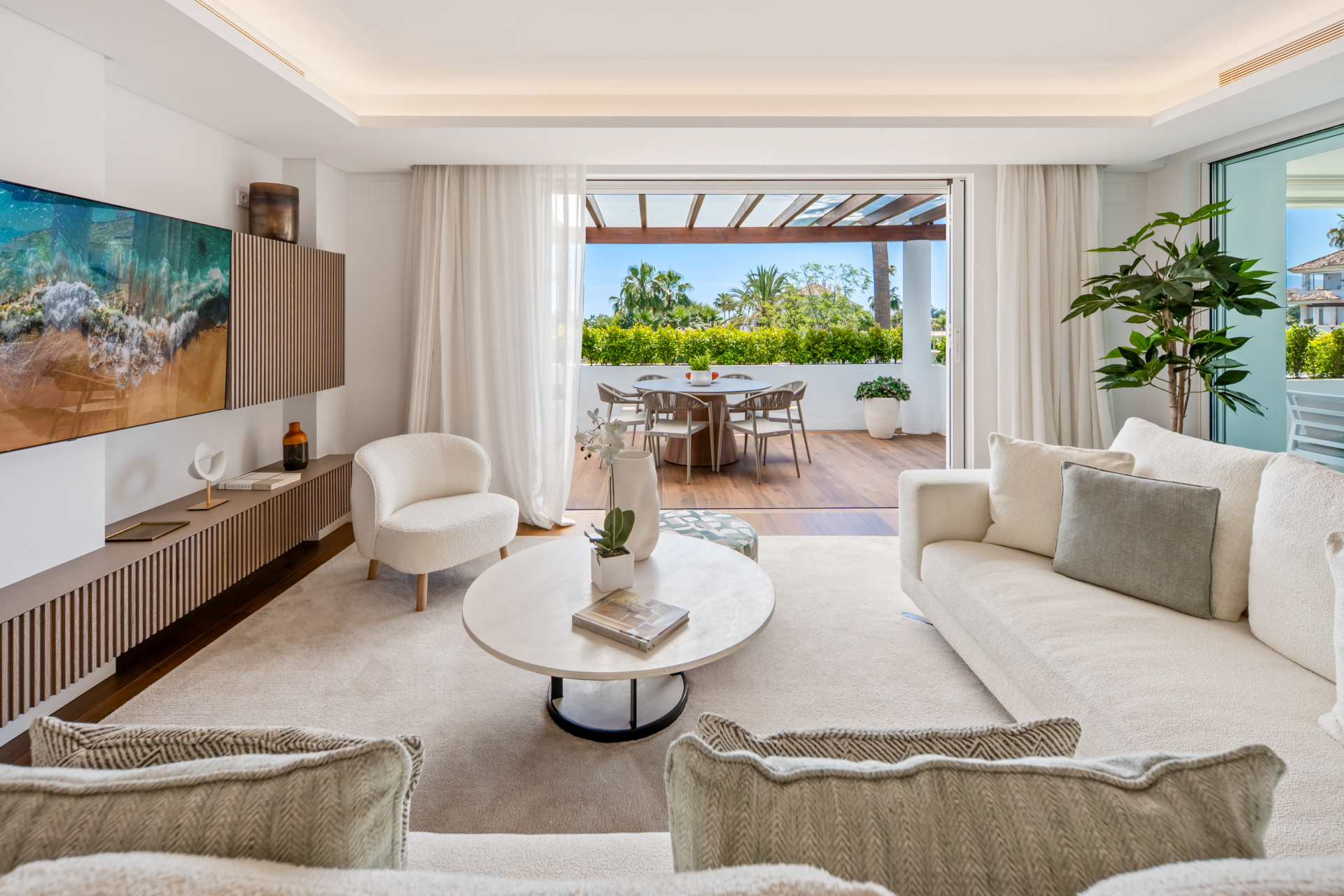 full Elegant Apartment in Monte Paraíso, Marbella Golden Mile