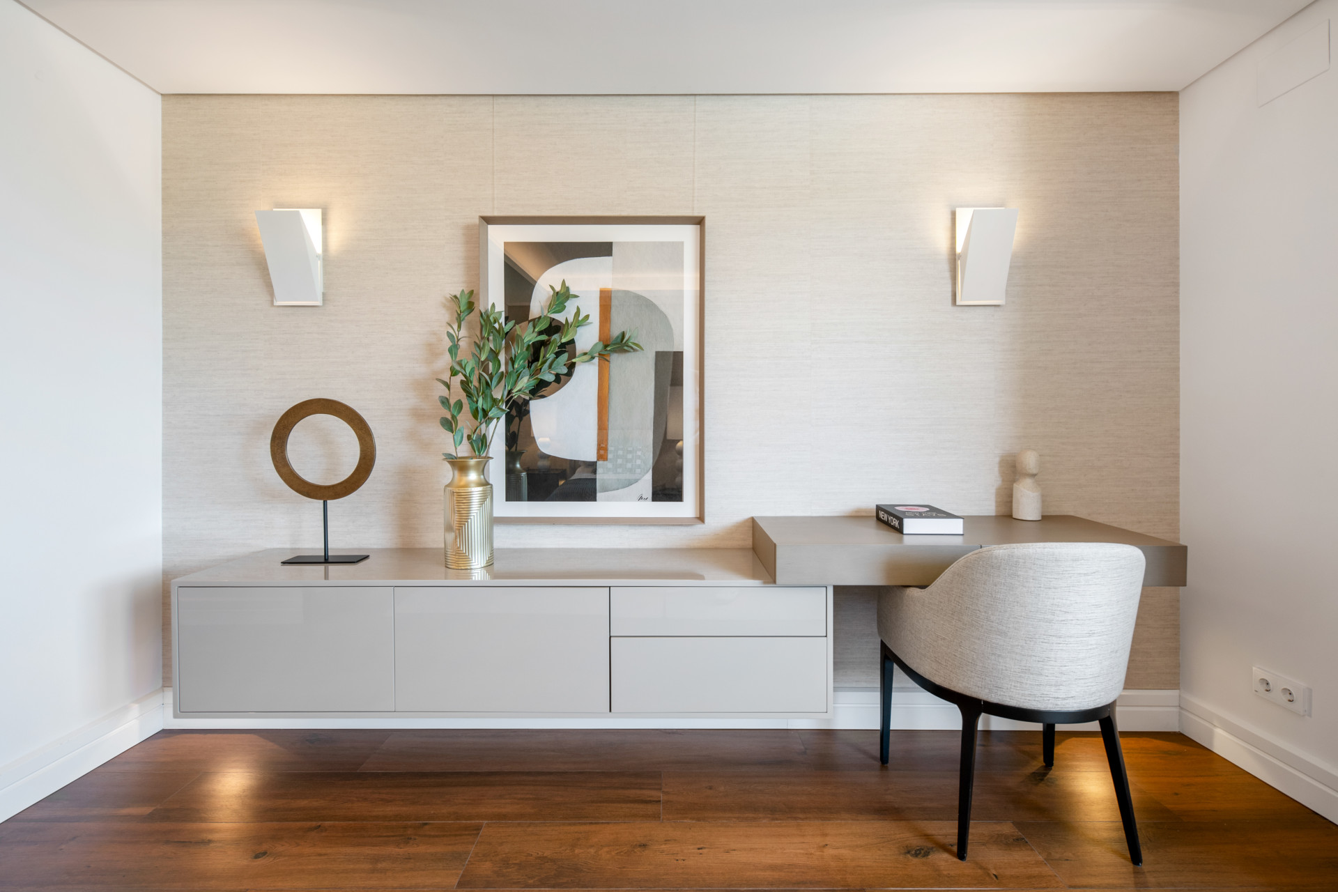 full (10) Elegant Apartment in Monte Paraíso, Marbella Golden Mile