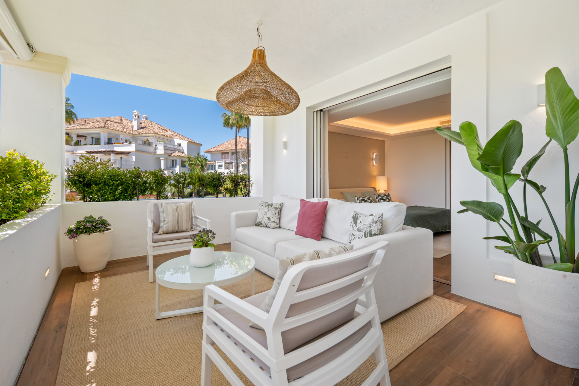 full (11) Elegant Apartment in Monte Paraíso, Marbella Golden Mile