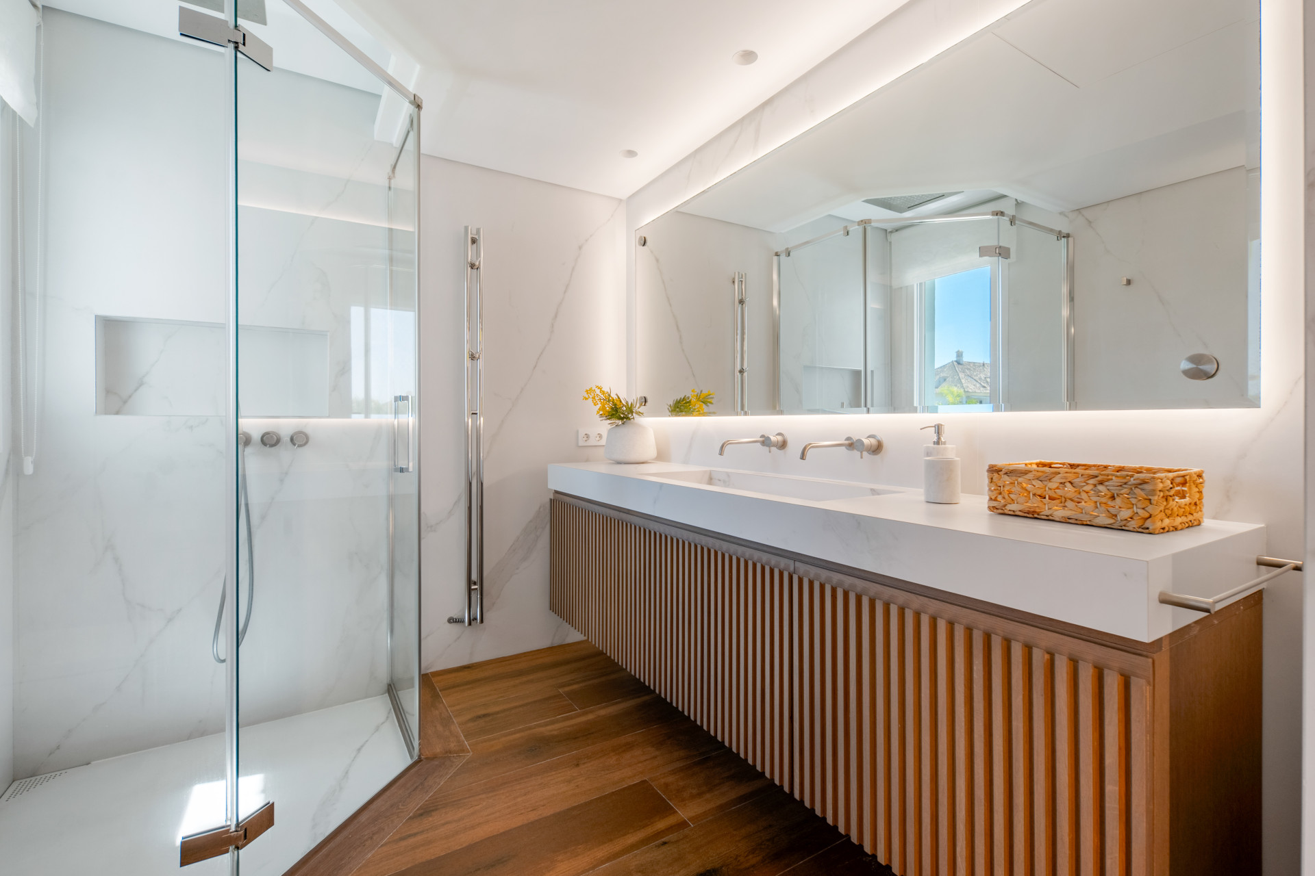 full (12) Elegant Apartment in Monte Paraíso, Marbella Golden Mile