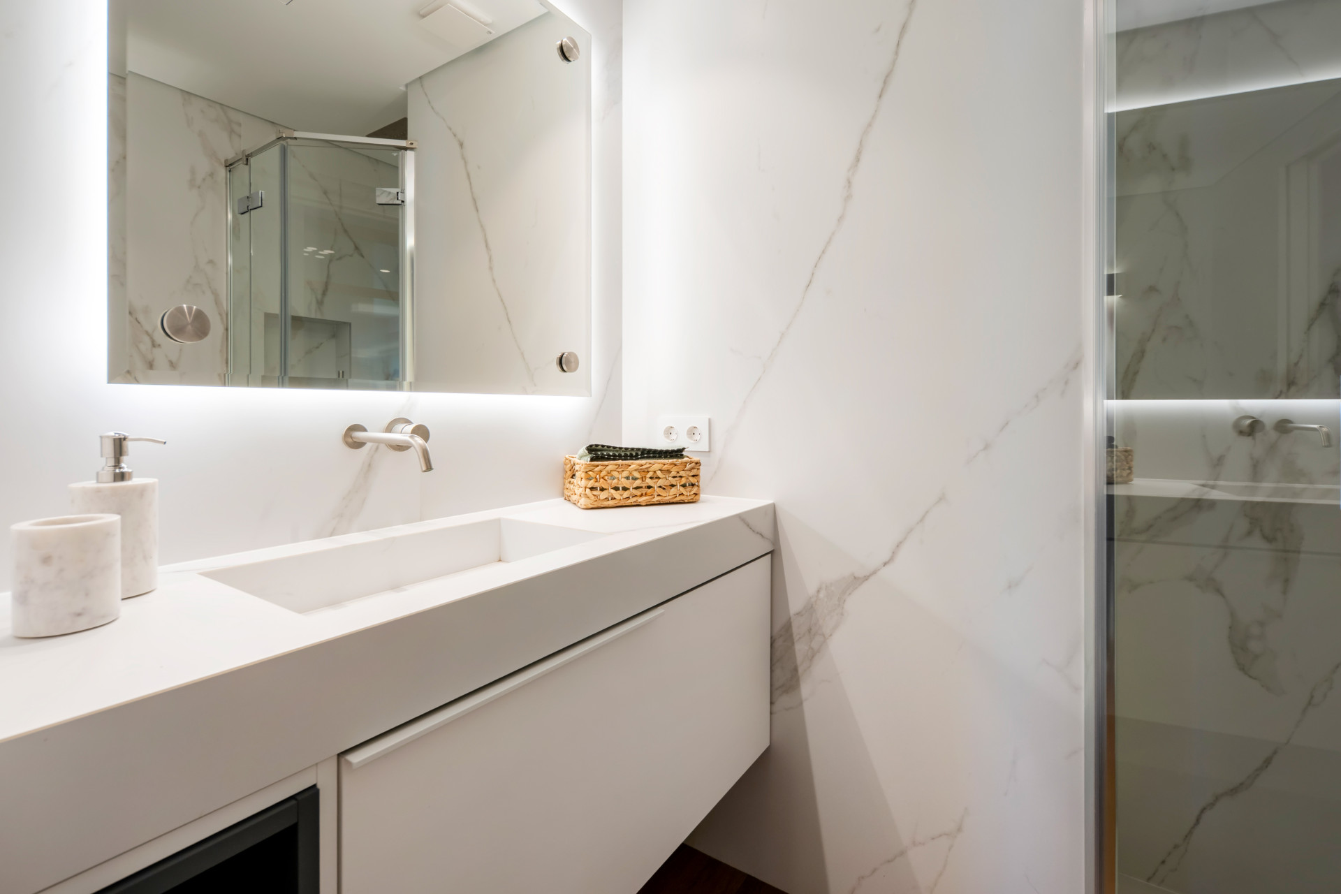 full (18) Elegant Apartment in Monte Paraíso, Marbella Golden Mile