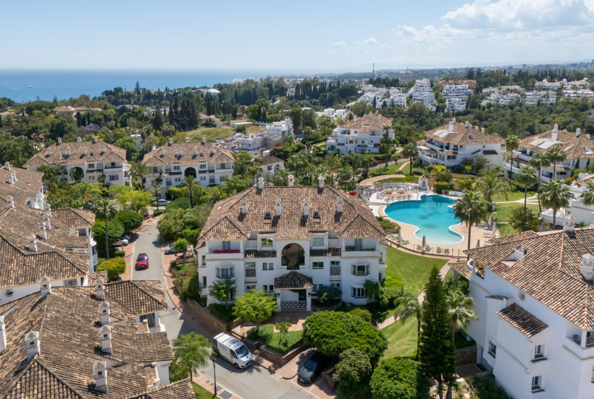 Elegant Apartment in Monte Paraíso, Marbella Golden Mile