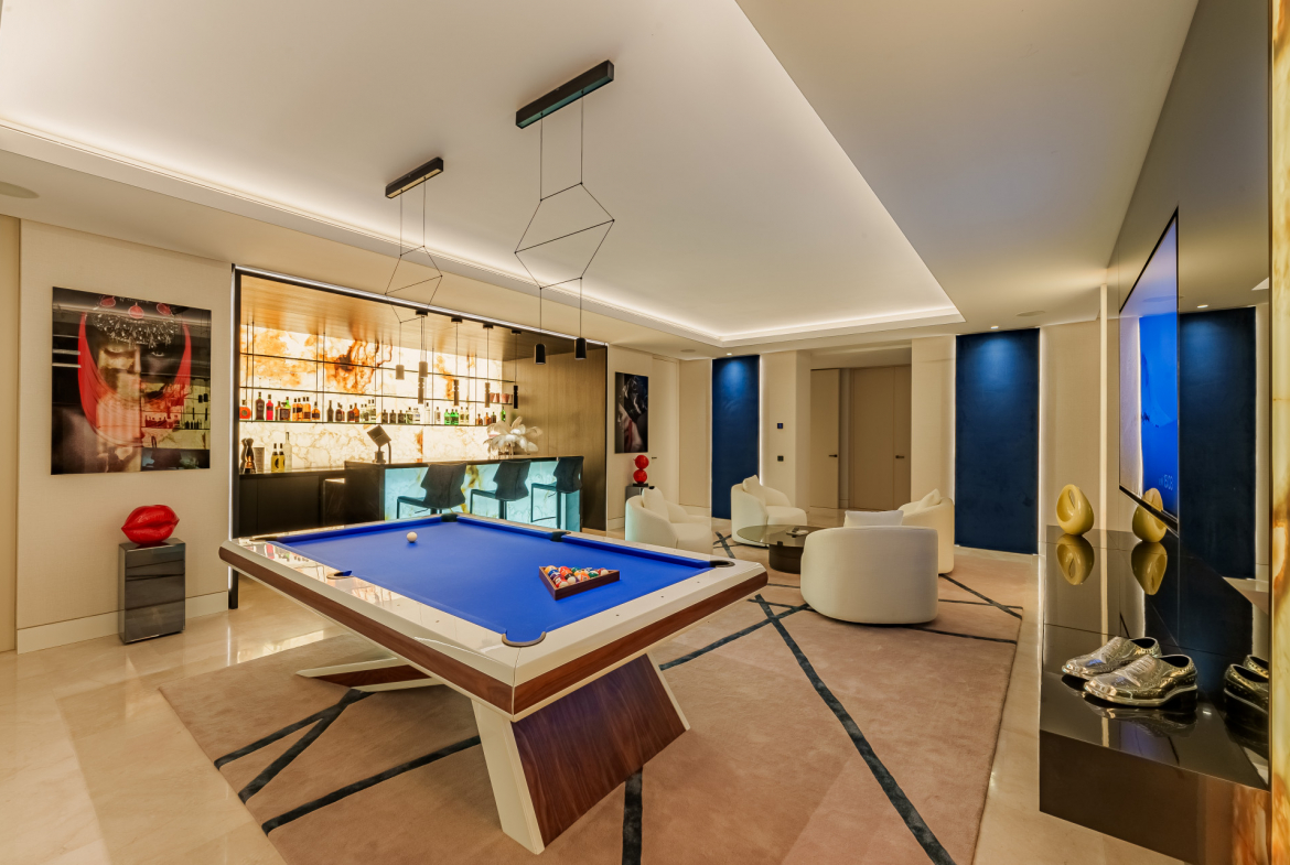Contemporary Masterpiece with Panoramic Views in La Quinta
