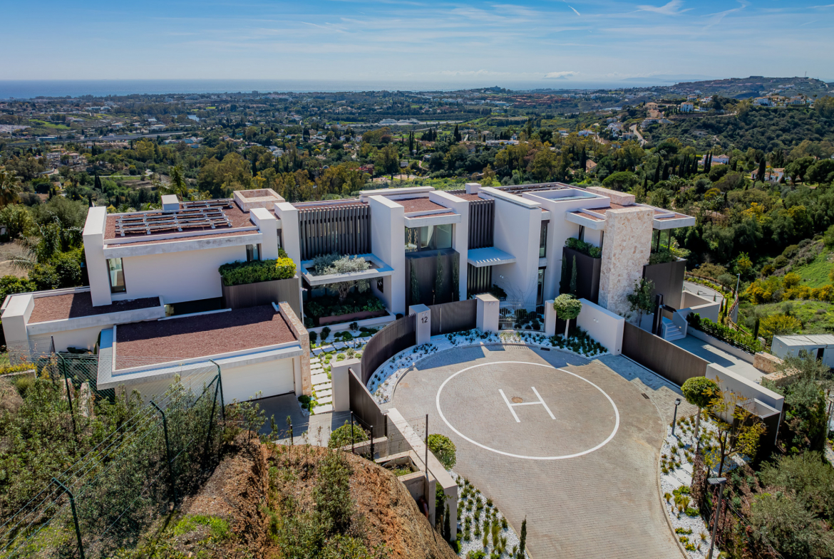 Contemporary Masterpiece with Panoramic Views in La Quinta