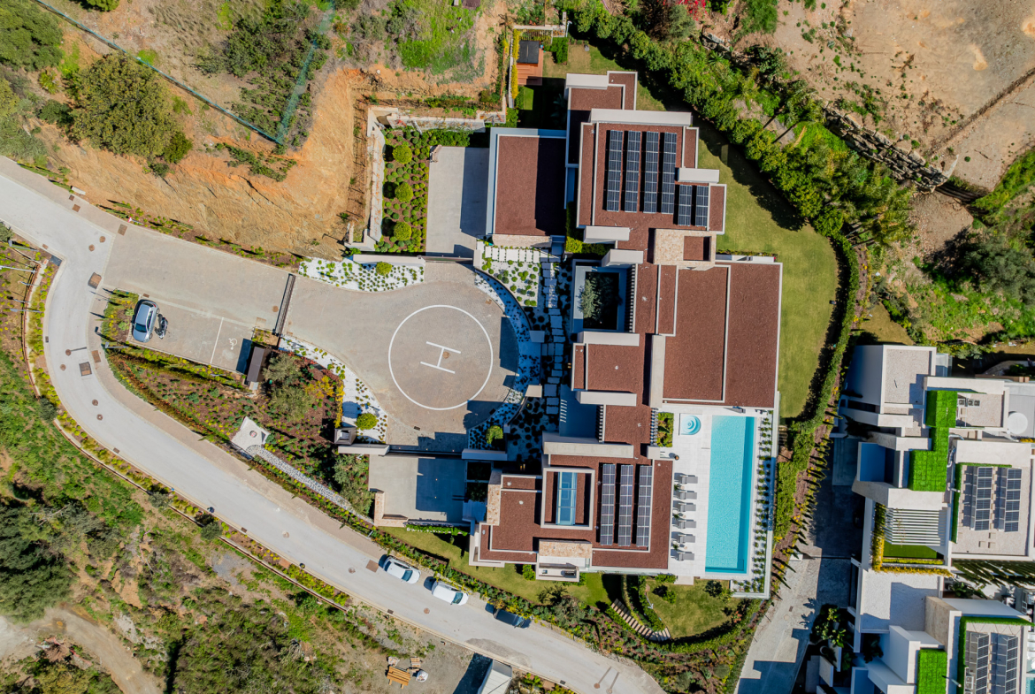 Contemporary Masterpiece with Panoramic Views in La Quinta