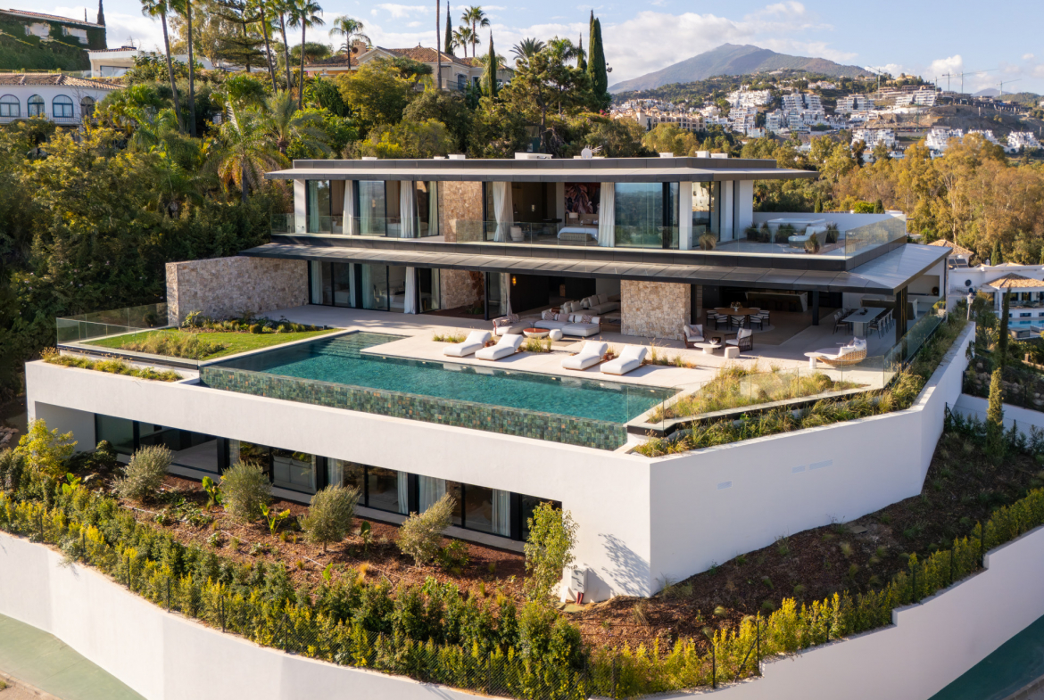 Contemporary luxury villa La Quinta Benahavís — LUXO Estates