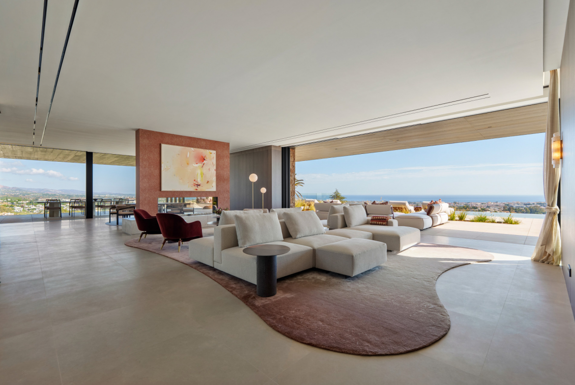 Contemporary Luxury Villa with Panoramic Views in La Quinta