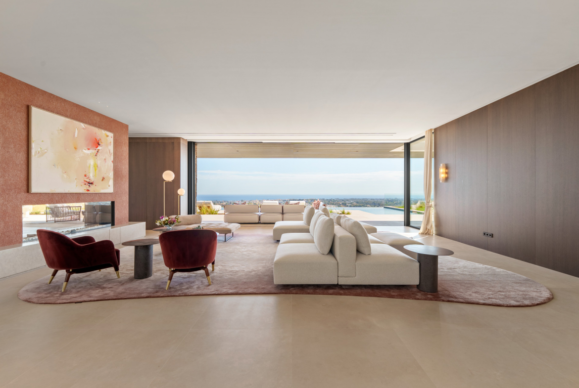 Contemporary Luxury Villa with Panoramic Views in La Quinta