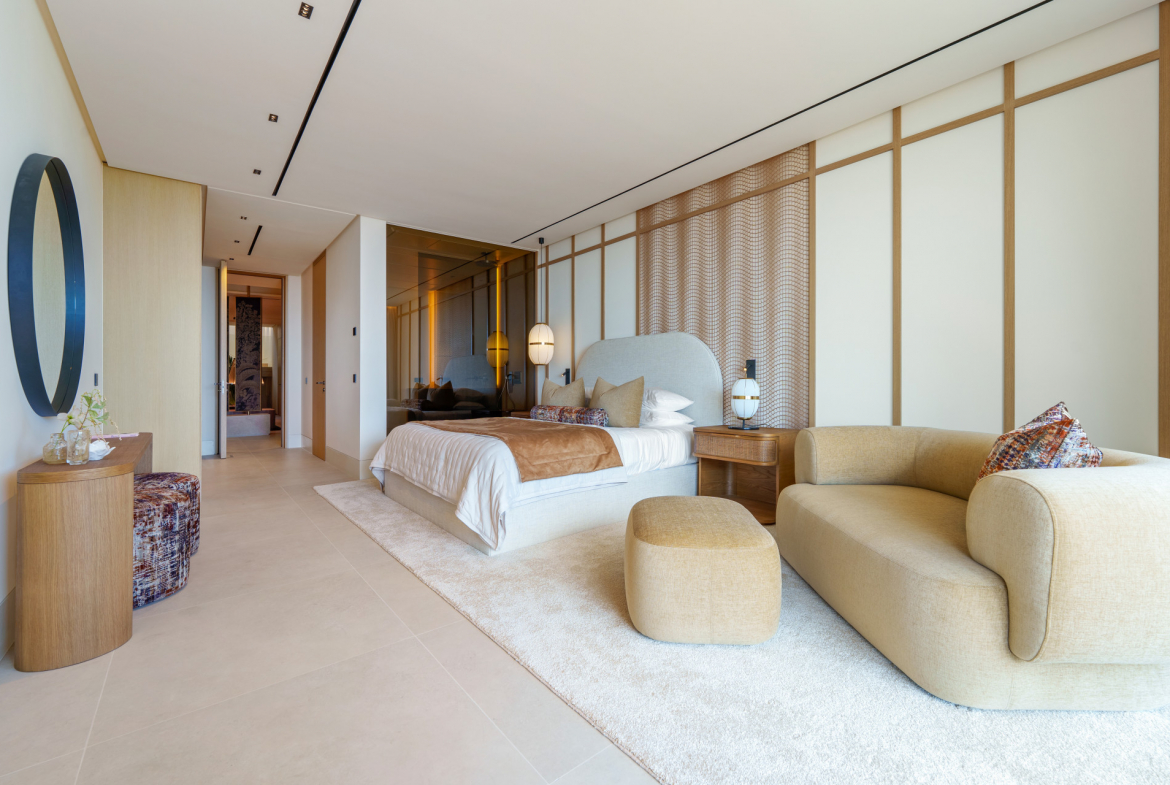 Contemporary Luxury Villa with Panoramic Views in La Quinta