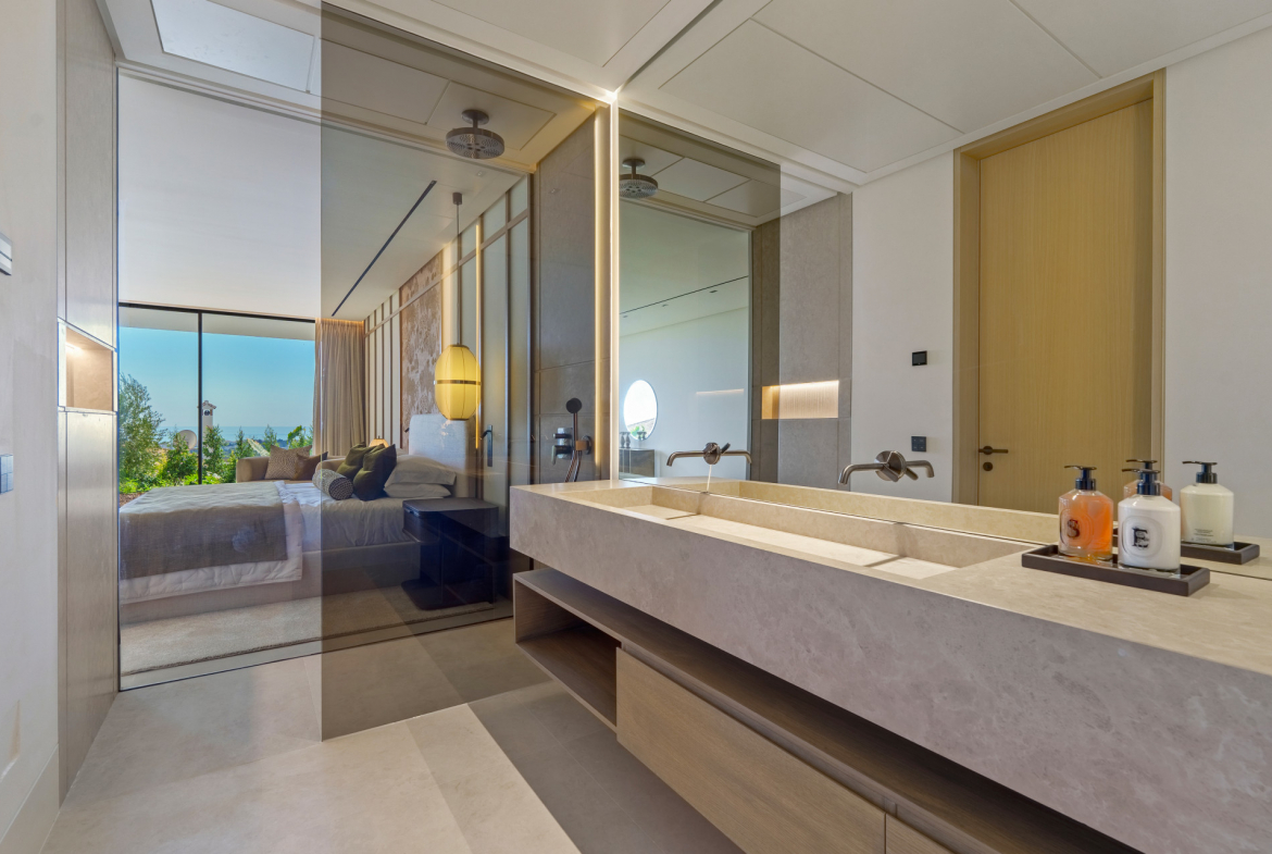 Contemporary Luxury Villa with Panoramic Views in La Quinta