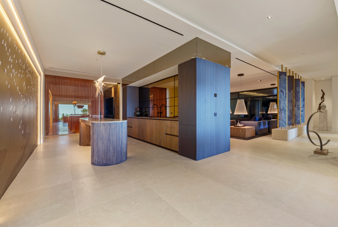 Contemporary Luxury Villa with Panoramic Views in La Quinta