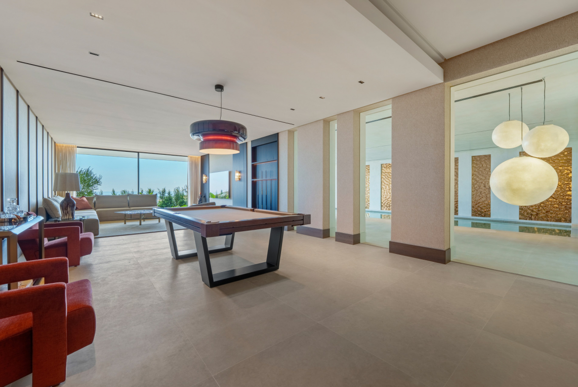 Contemporary Luxury Villa with Panoramic Views in La Quinta
