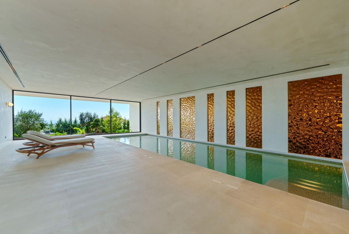 Contemporary Luxury Villa with Panoramic Views in La Quinta