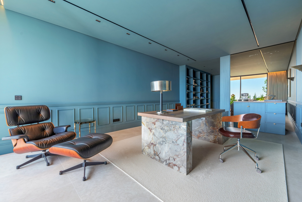 Contemporary Luxury Villa with Panoramic Views in La Quinta