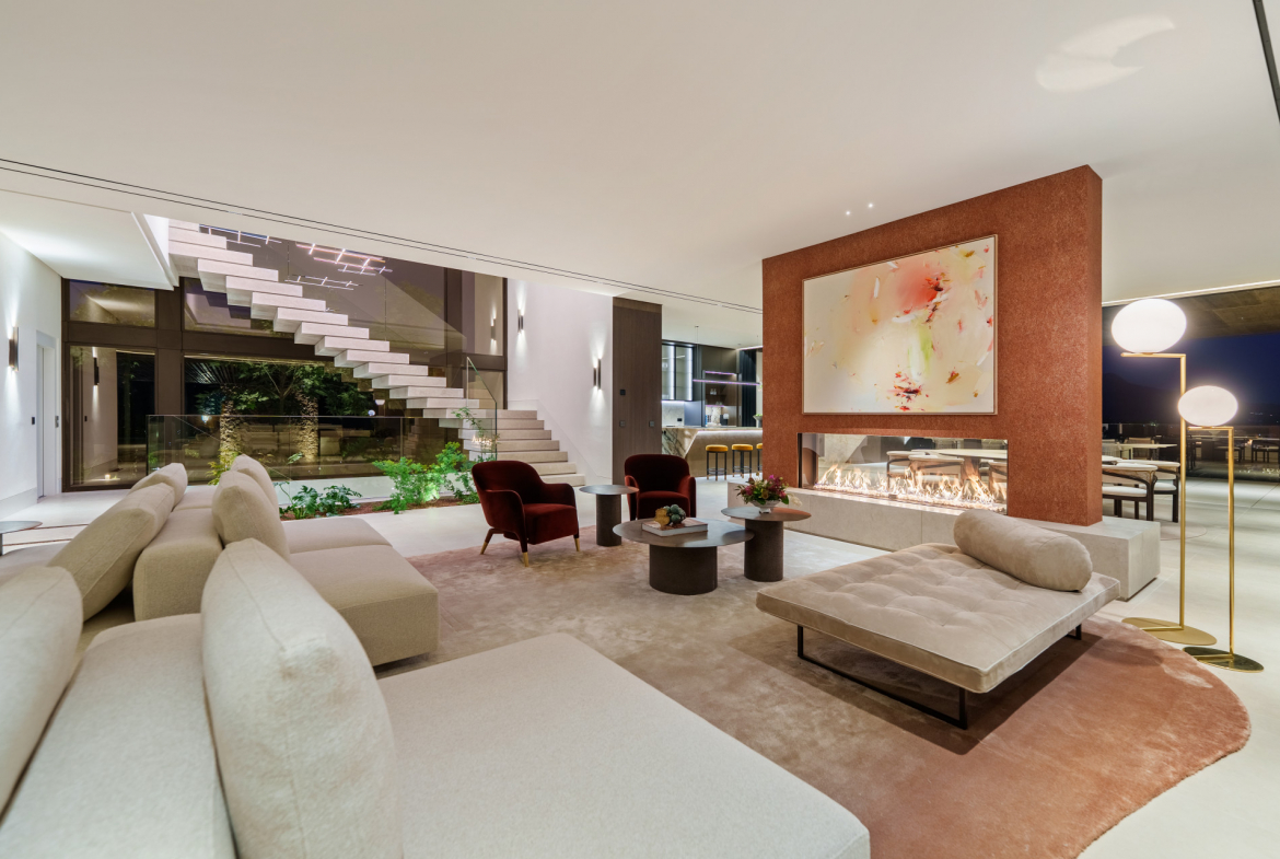 Contemporary Luxury Villa with Panoramic Views in La Quinta