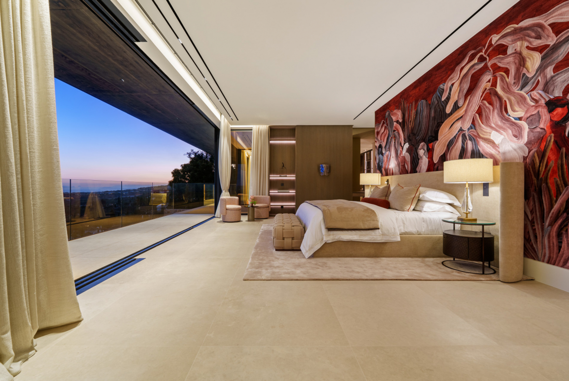 Contemporary Luxury Villa with Panoramic Views in La Quinta